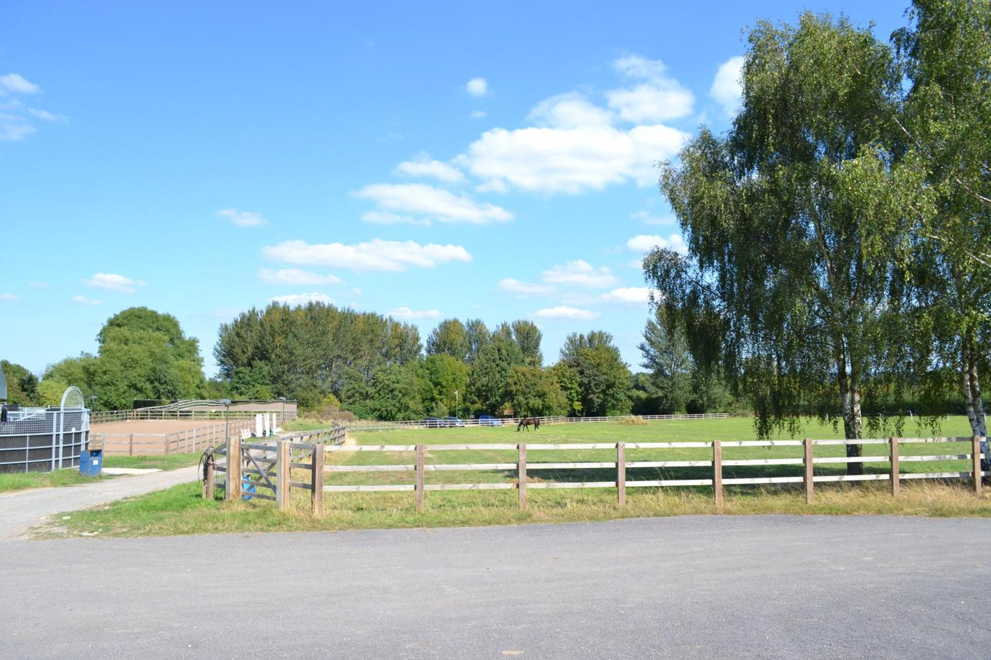 The Chiltern Lodges At Upper Farm Henton Chinnor Room photo