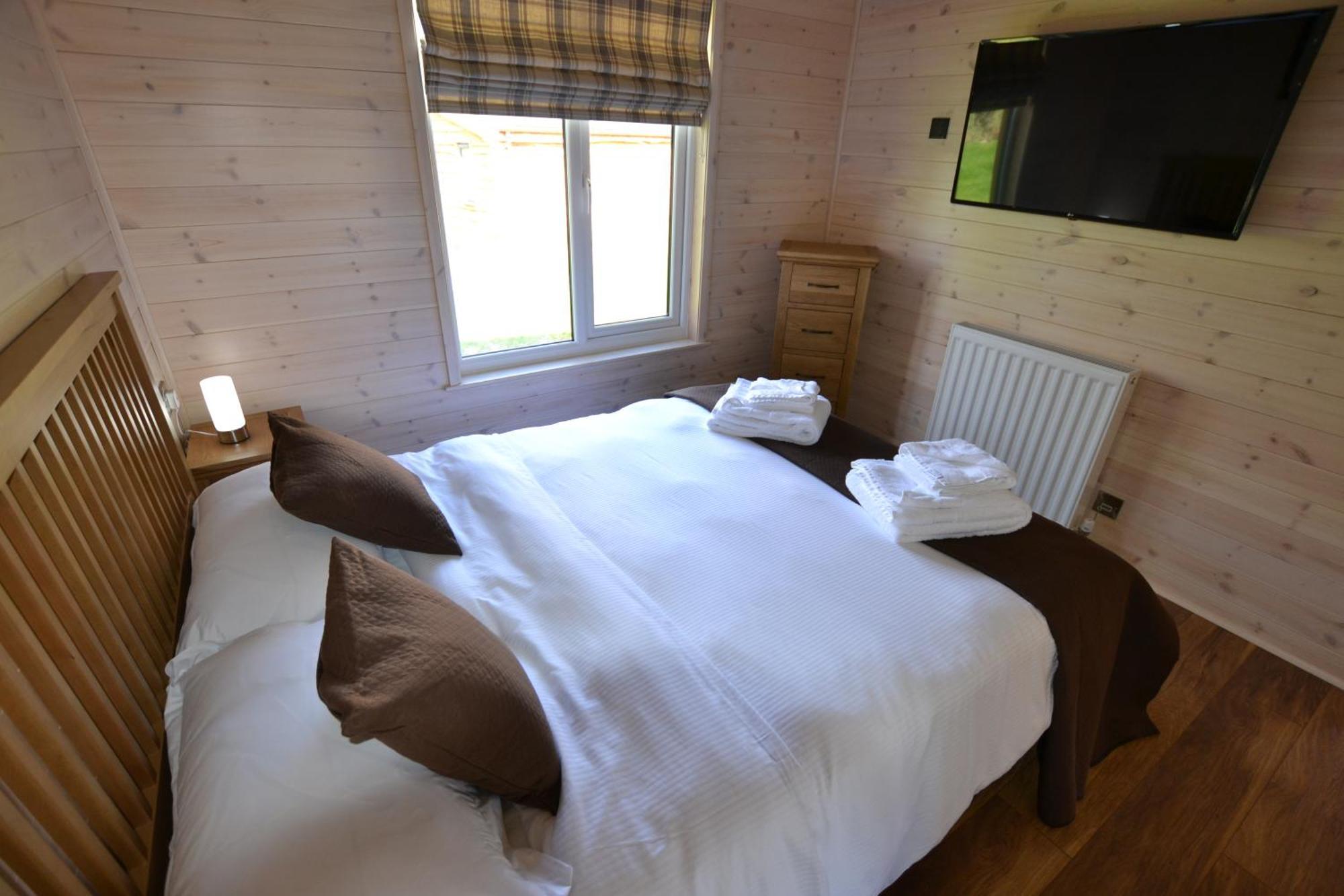 The Chiltern Lodges At Upper Farm Henton Chinnor Room photo