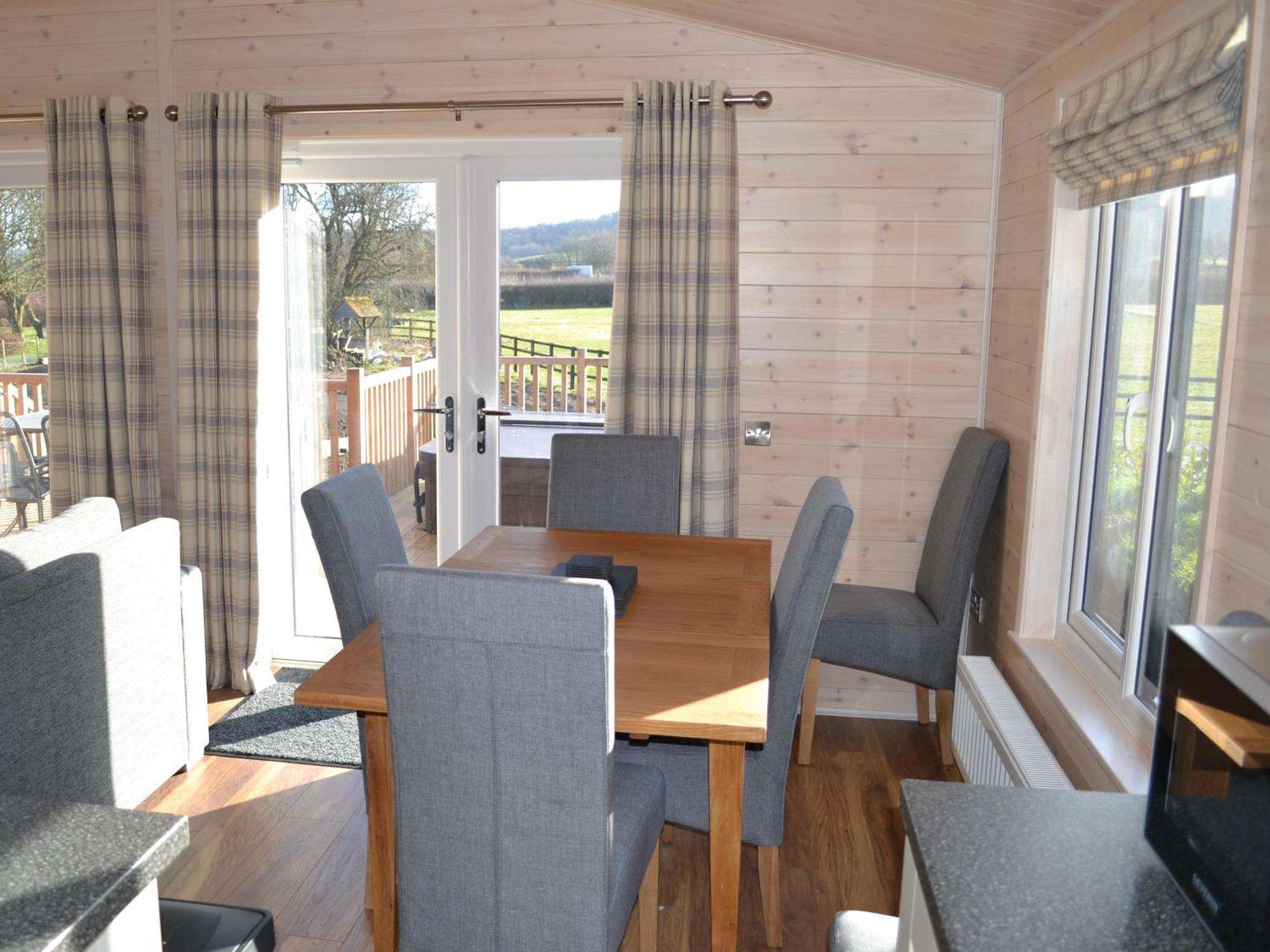 The Chiltern Lodges At Upper Farm Henton Chinnor Room photo