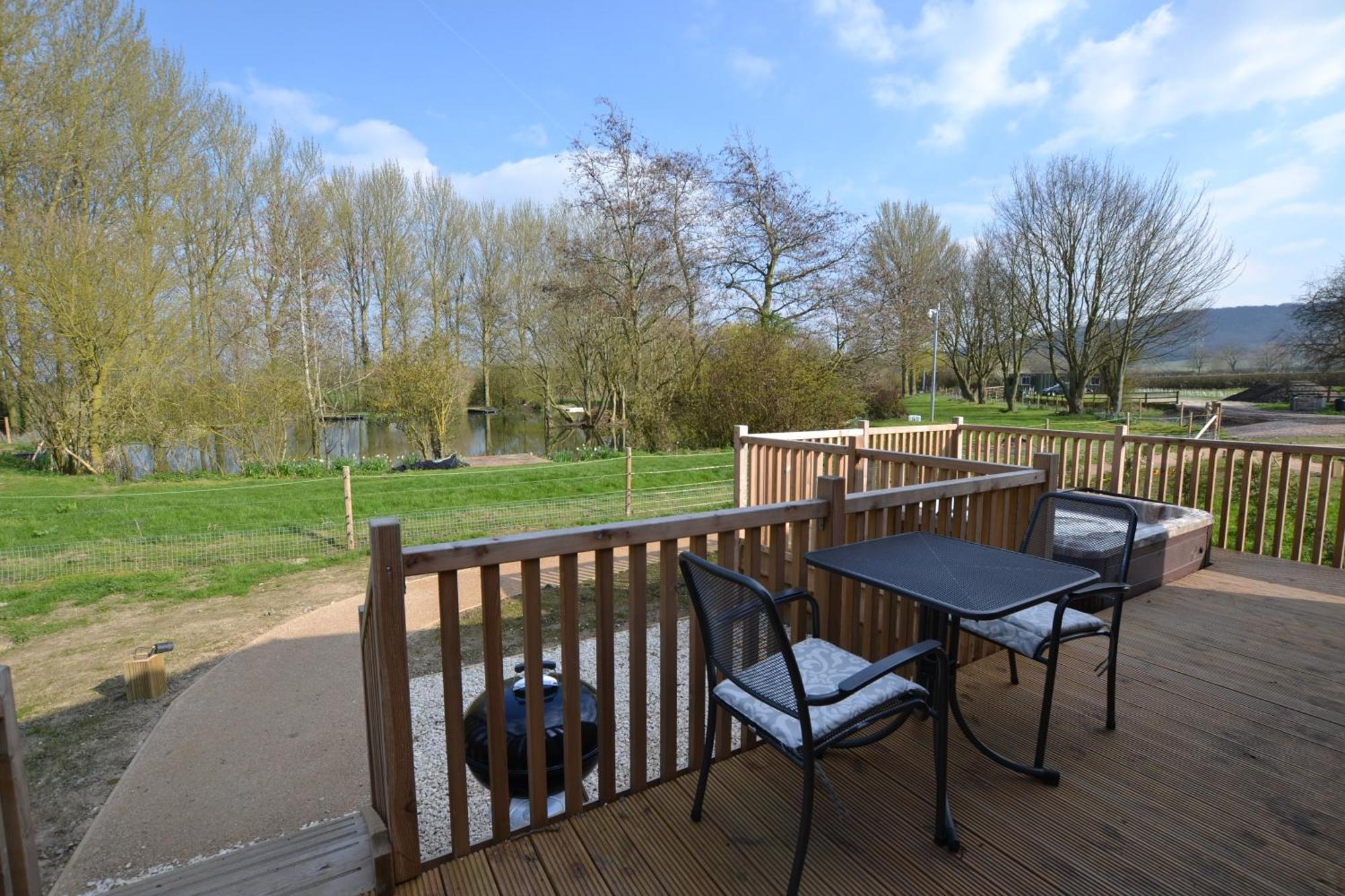 The Chiltern Lodges At Upper Farm Henton Chinnor Room photo