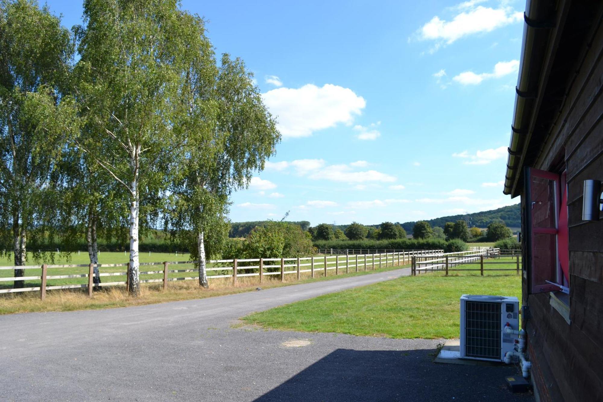 The Chiltern Lodges At Upper Farm Henton Chinnor Room photo